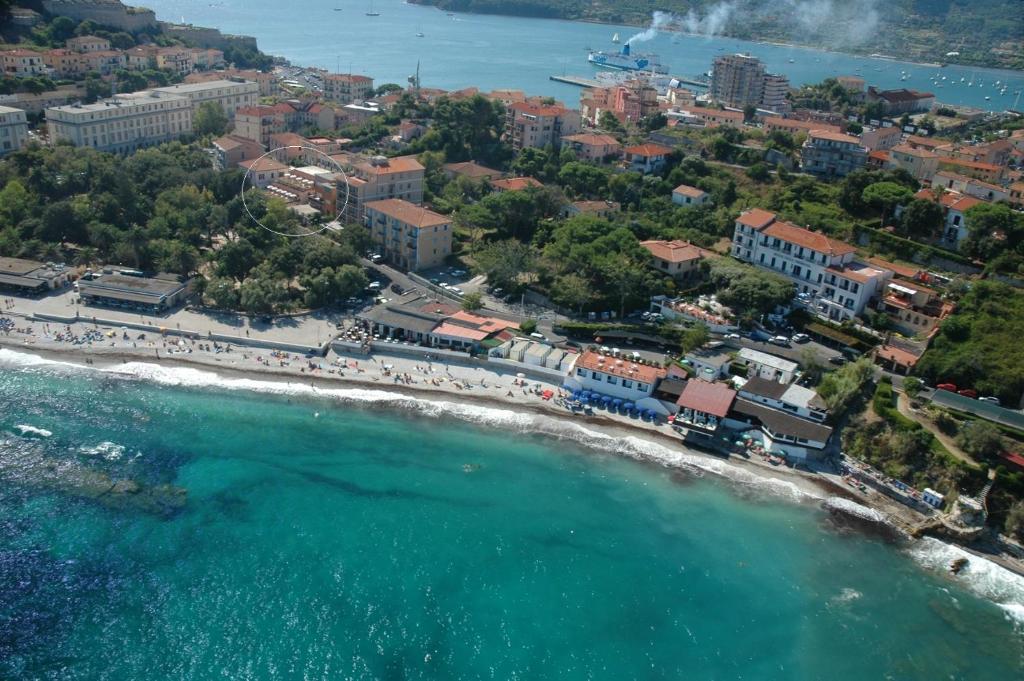 Hotel Crystal Portoferraio Bagian luar foto