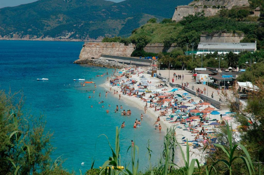 Hotel Crystal Portoferraio Bagian luar foto