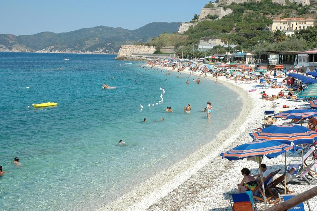 Hotel Crystal Portoferraio Bagian luar foto